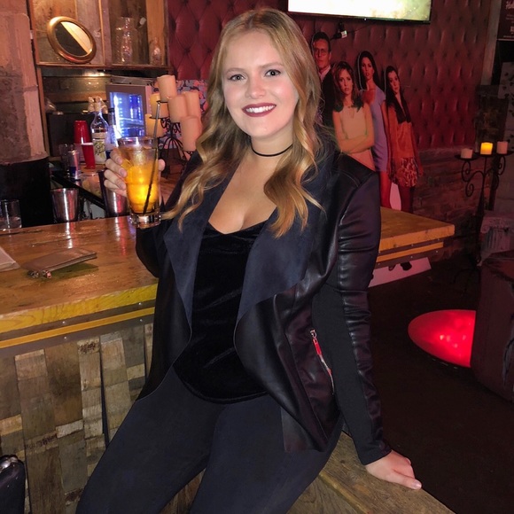 Meet your Posher, Alyssa - Picture 1 of 1